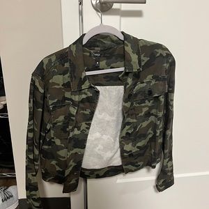 Camouflage Light Cropped Jacket (M)